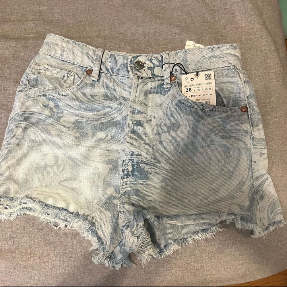 NWT zara size 4 patterned jean shorts